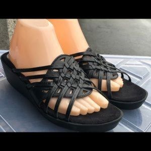 Bare Traps black leather strappy slide wedge sandals, 10M